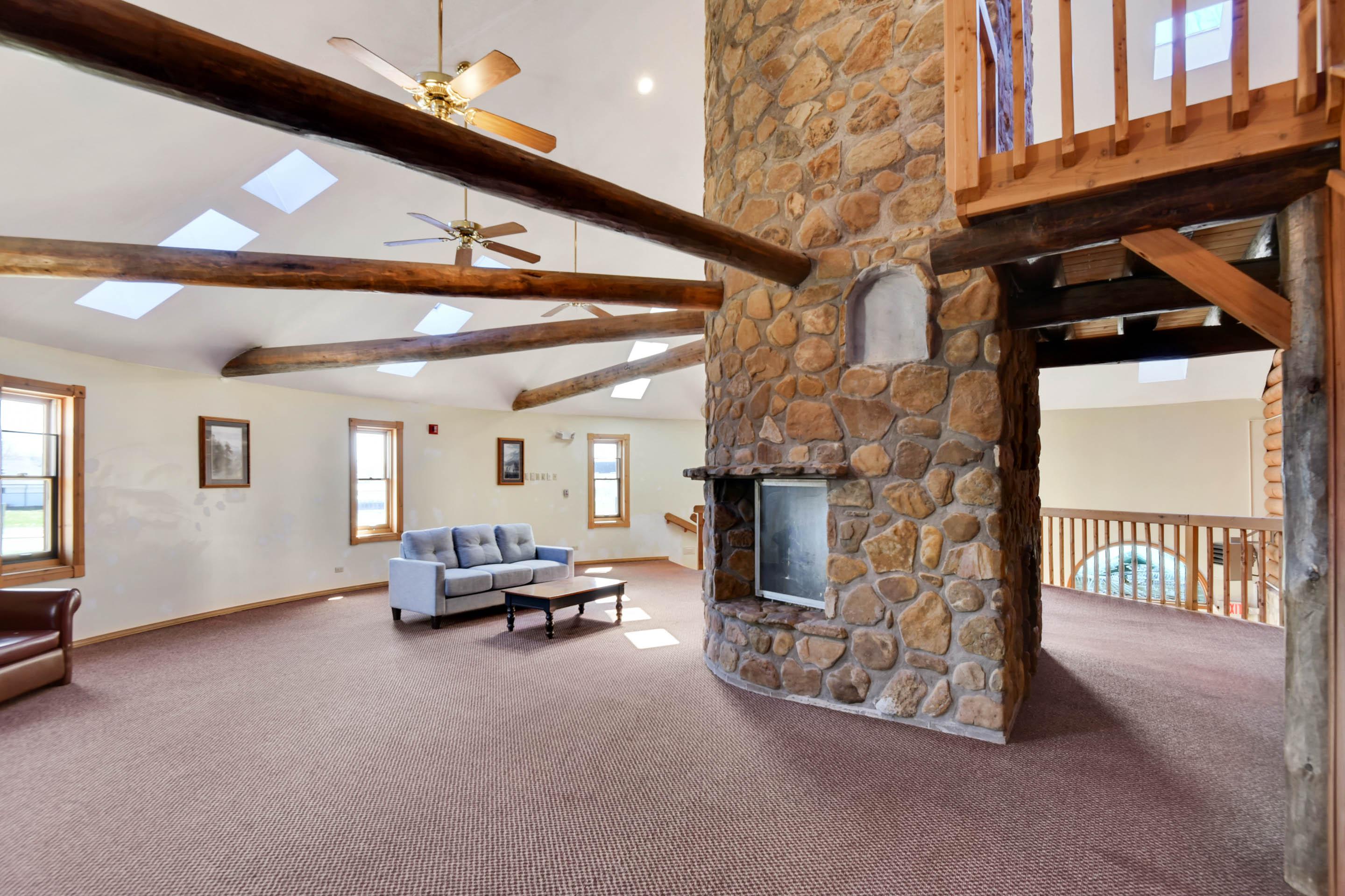 Casa Loma Inn & Suites By Oyo Davenport Ia Near I-80 المظهر الخارجي الصورة