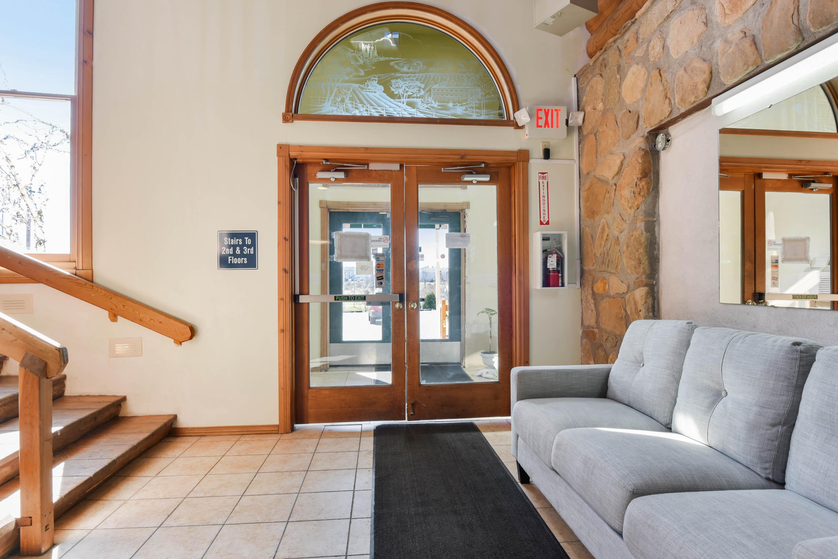 Casa Loma Inn & Suites By Oyo Davenport Ia Near I-80 المظهر الخارجي الصورة