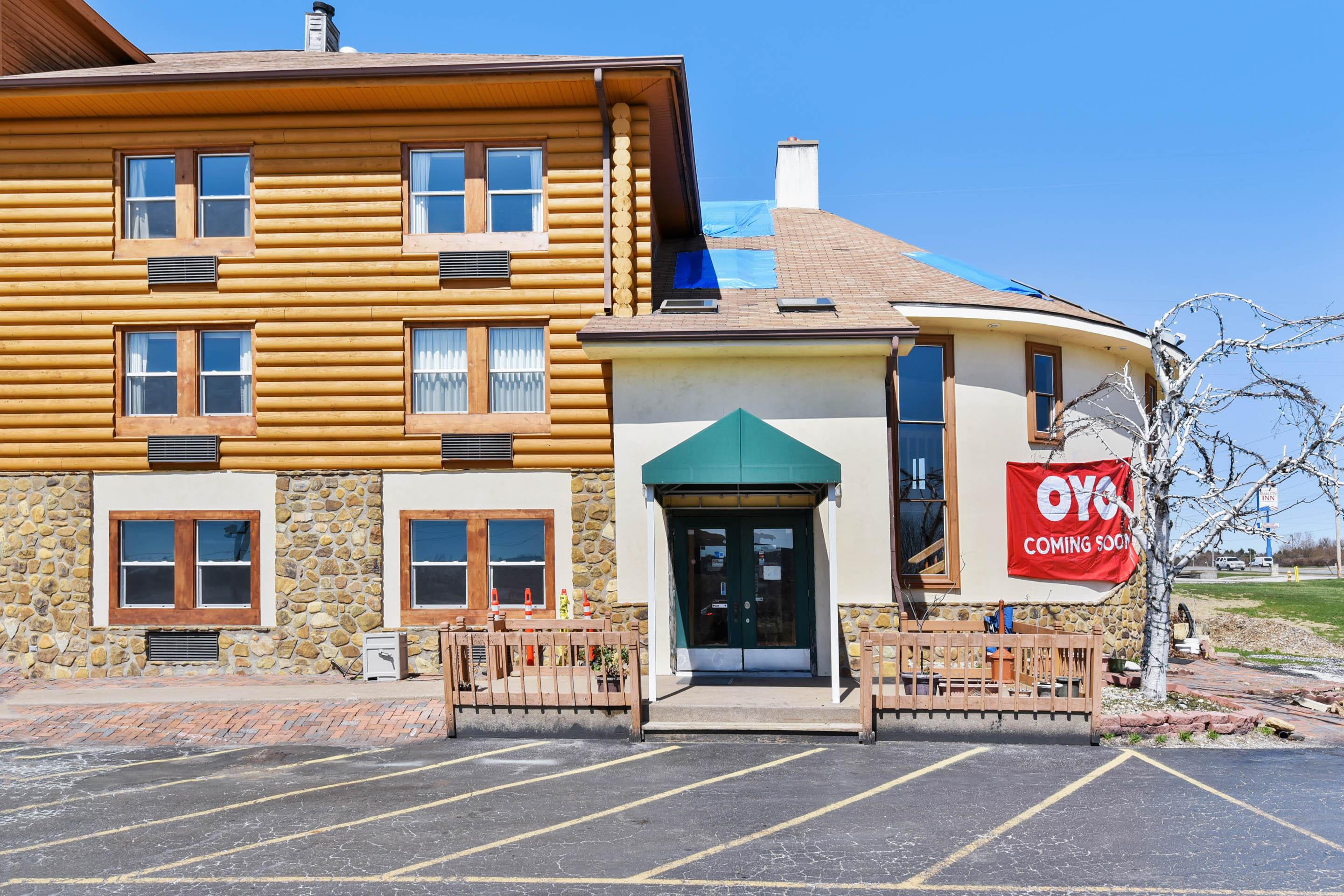 Casa Loma Inn & Suites By Oyo Davenport Ia Near I-80 المظهر الخارجي الصورة