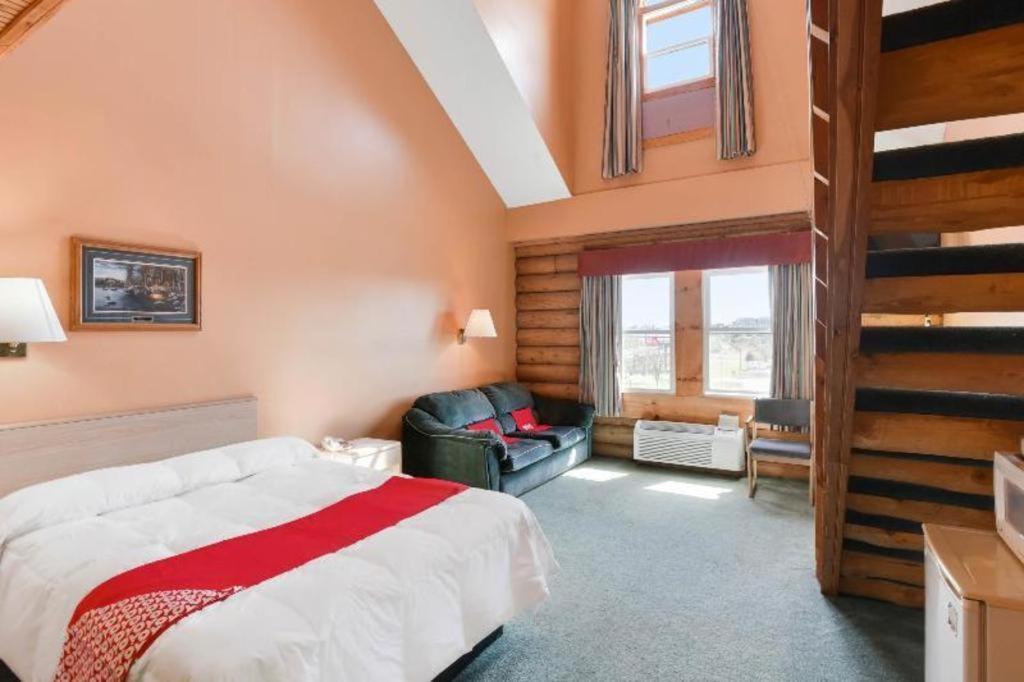 Casa Loma Inn & Suites By Oyo Davenport Ia Near I-80 المظهر الخارجي الصورة