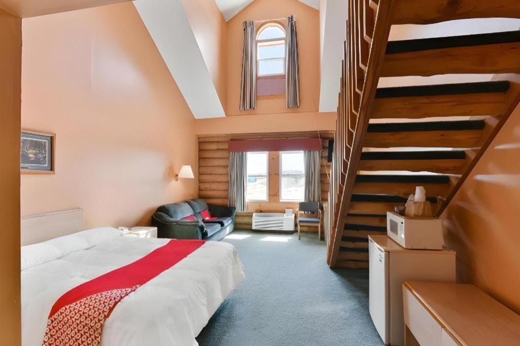 Casa Loma Inn & Suites By Oyo Davenport Ia Near I-80 المظهر الخارجي الصورة