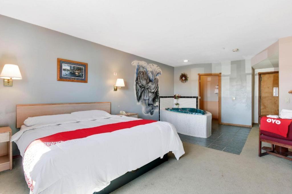 Casa Loma Inn & Suites By Oyo Davenport Ia Near I-80 المظهر الخارجي الصورة