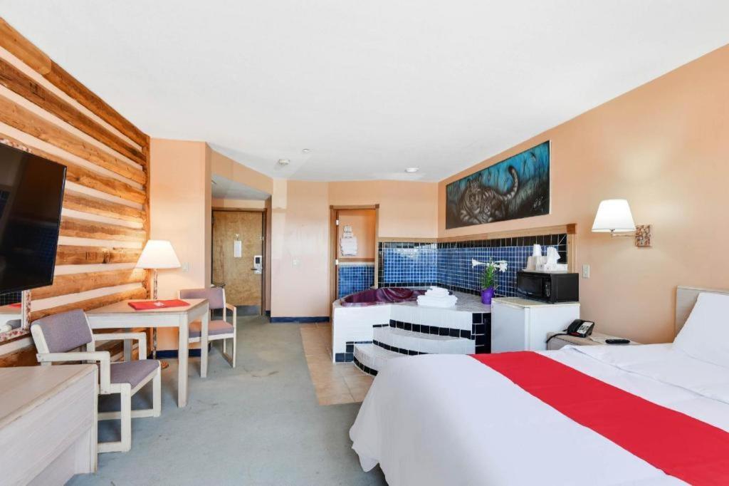 Casa Loma Inn & Suites By Oyo Davenport Ia Near I-80 المظهر الخارجي الصورة