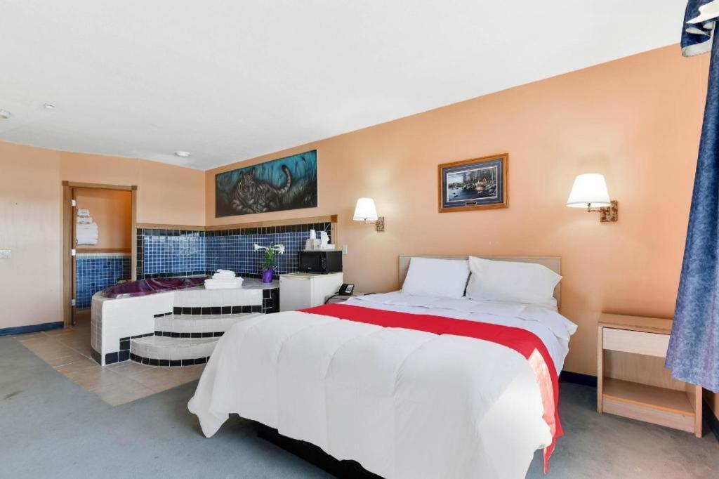 Casa Loma Inn & Suites By Oyo Davenport Ia Near I-80 المظهر الخارجي الصورة