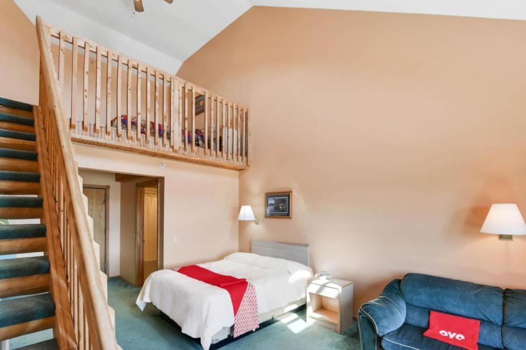 Casa Loma Inn & Suites By Oyo Davenport Ia Near I-80 المظهر الخارجي الصورة
