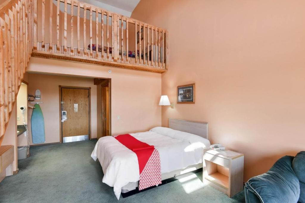 Casa Loma Inn & Suites By Oyo Davenport Ia Near I-80 المظهر الخارجي الصورة